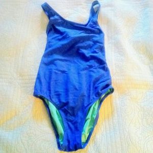 One-piece bathing suit